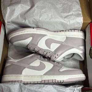 Nike Dunk Low Size 7Y (fits women 8.5)